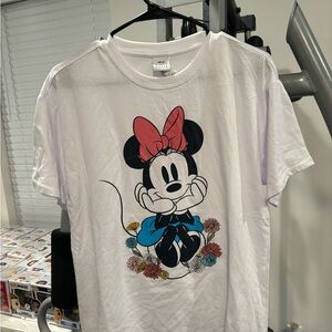 Women’s Disney Minnie Mouse T-Shirt Size Small